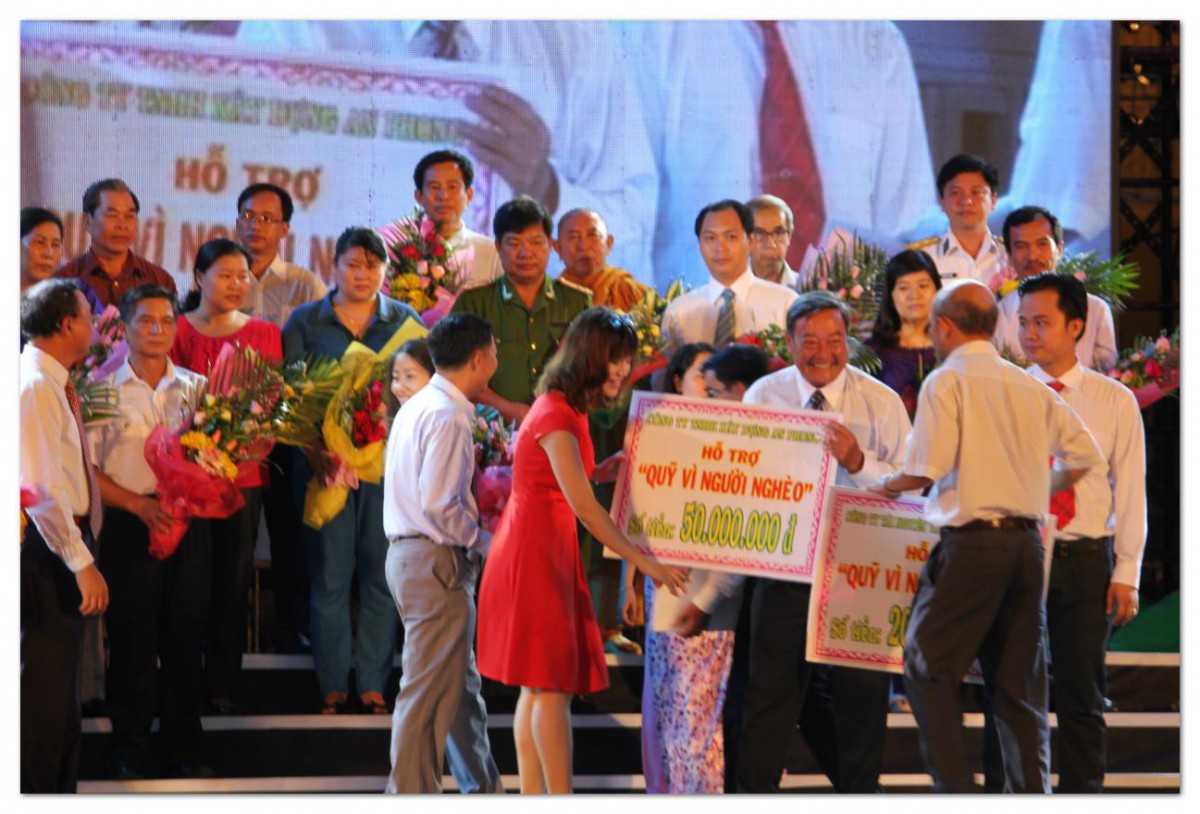 An Phong Chung Tay Đóng Góp “Quỹ Vì Người Nghèo” Quận 2 Năm...